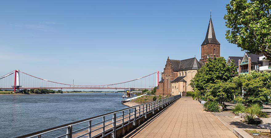 Rheinbrücke und Promenade in Emmerich, Niederrhein
