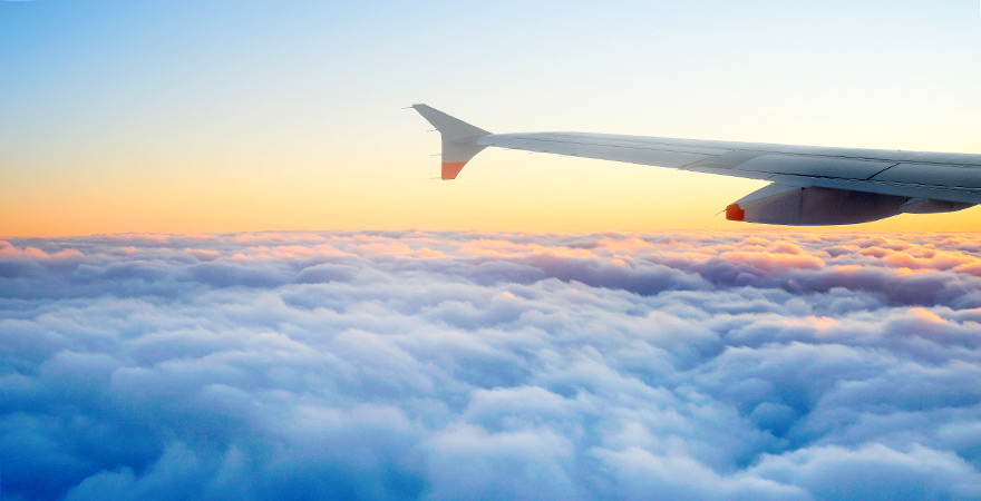 Blick aus dem Flugzeugfenster