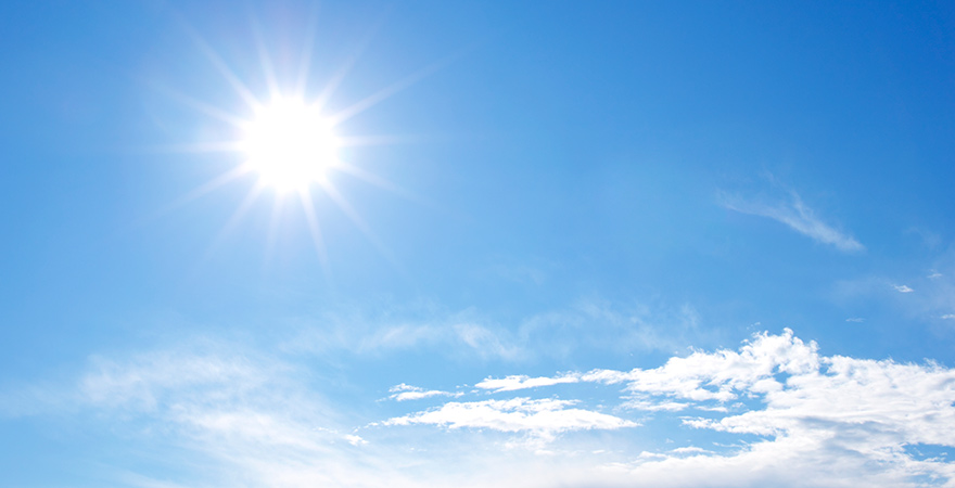 Sonnenschein bei blauem Himmel