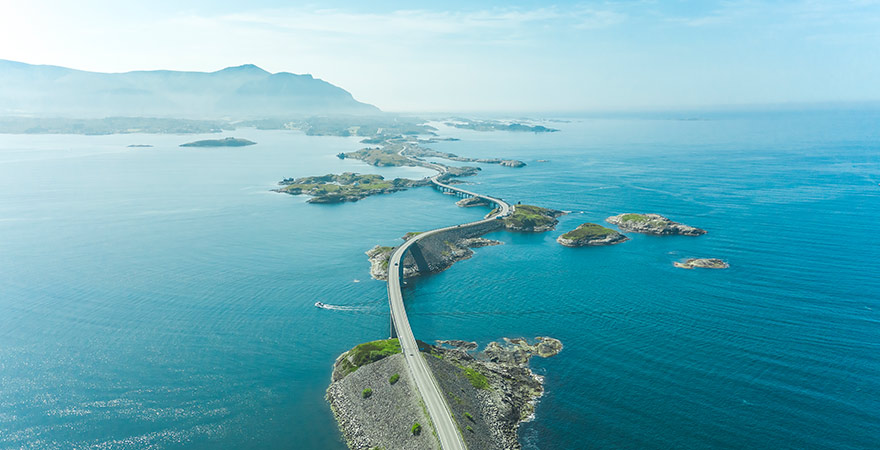 Luftaufnahme der Atlantikstraße in Norwegen