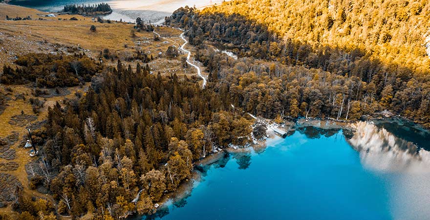 Königssee im Berchtesgadener Land in Bayern im Herbst