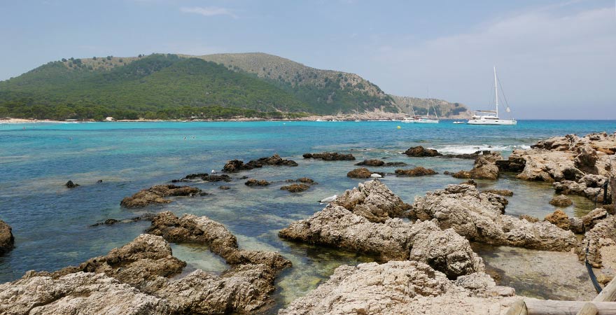 Blick aufs Meer an der Cala Agulla auf Mallorca