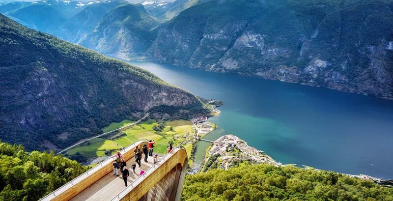 Fjordblick Aurlandsfjordlandschaft vom Aussichtspunkt Stegastein.