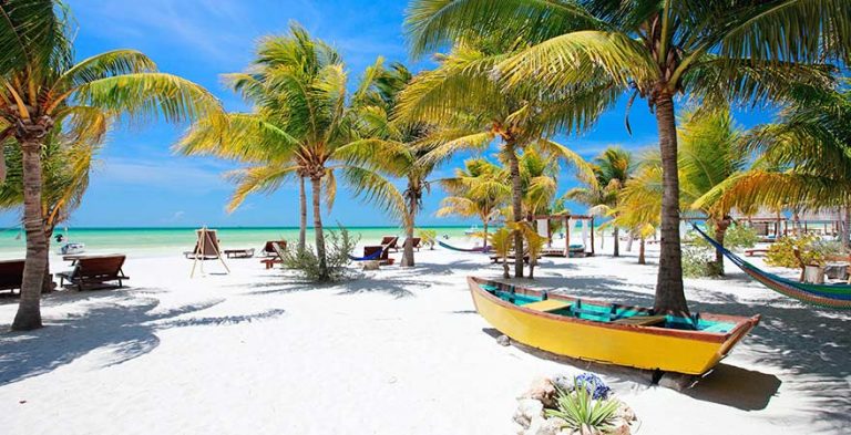 Traumstrand auf der Insel Holbox in Mexiko