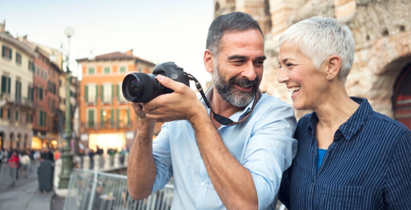 Paar mit Kamera in Verona, Italien