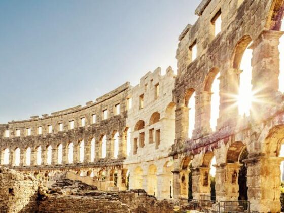 Pula Roman Amphitheatre im Sonnenschein