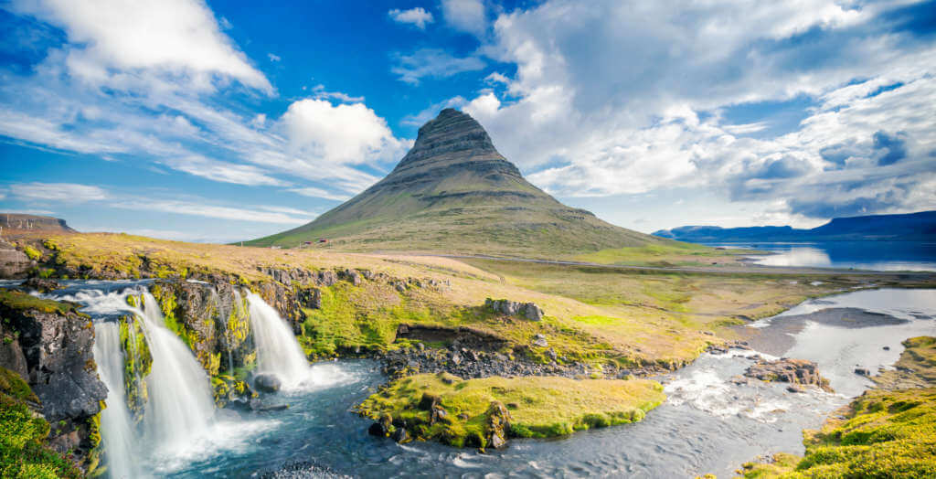 Berg Kirkjufell auf der Halbinsel Snaefellsne in Island