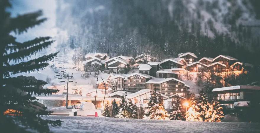 Val d’Isère im Winter in den Alpen, Frankreich