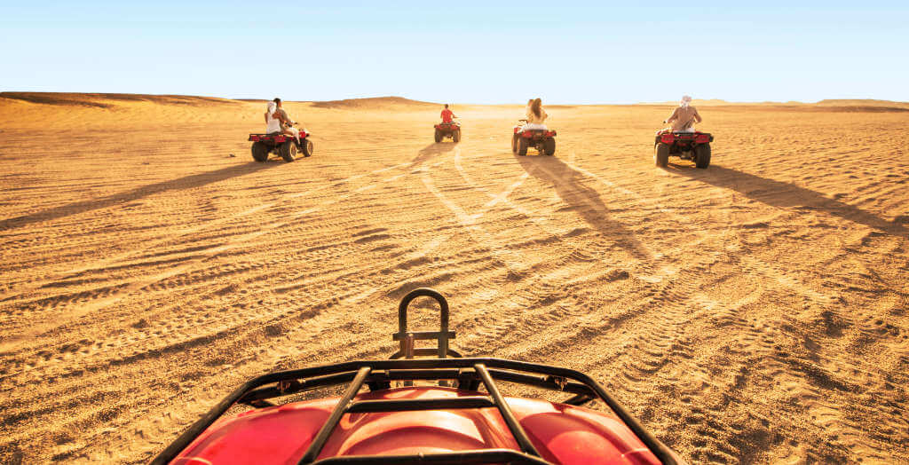 Quad fahren in der Wüste