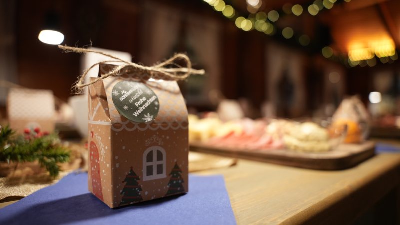 Geschenk bei sonnenklar Weihnachtszeit in Essen