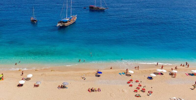 Izmir Sehenswürdigkeiten: Strand an Türkischer Ägäis