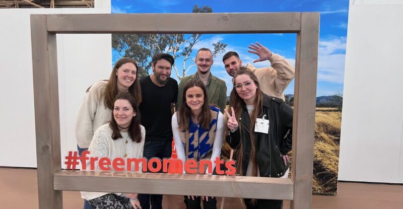 sonnenklar.TV Team Gruppenbild auf der free Messe