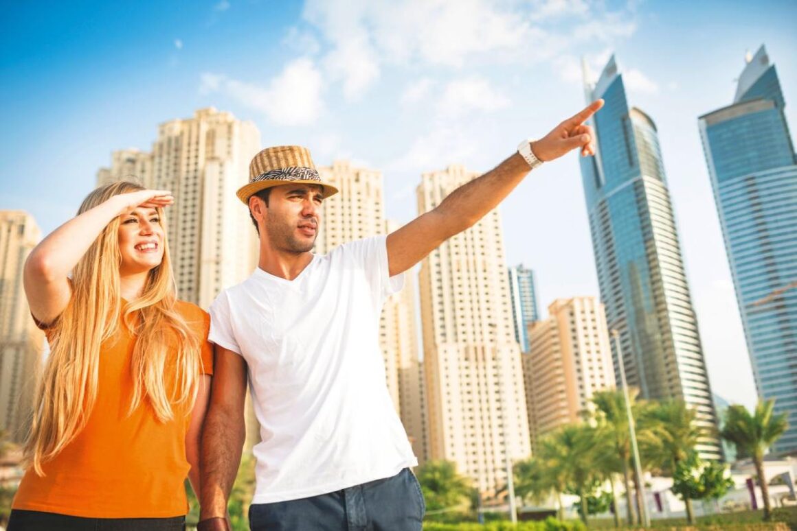 Paar am Strand von Dubai