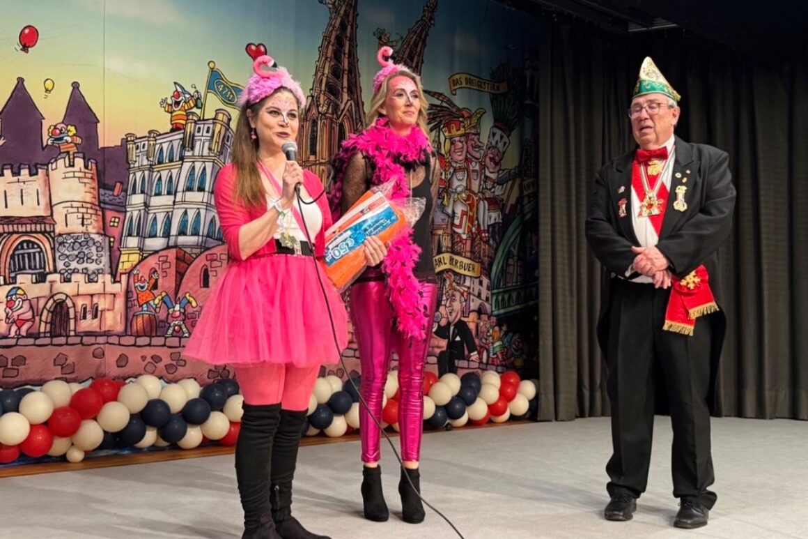 sonnenklar.TV-Auftritt beim Kölner Karneval mit Ehrenpräsident Theo Schäfges