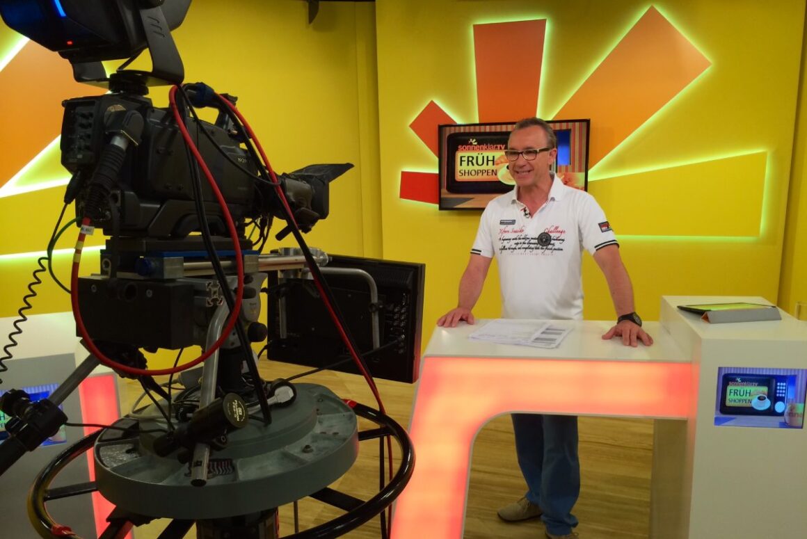 Ulf-Dieter Kunstmann auf Sendung im sonnenklar.TV-Studio