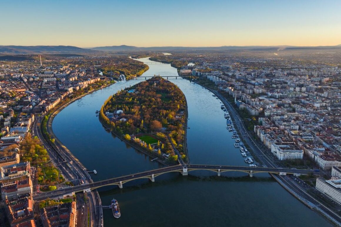 Luftaufnahme der Margaretheninsel in Budapest