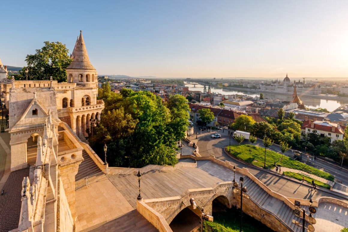 Fischerbastei in Budapest in der Morgensonne