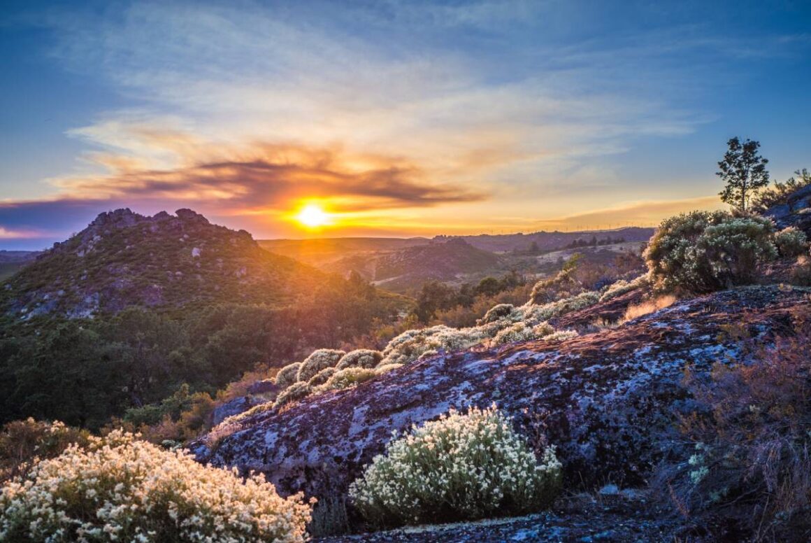 Sonnenuntergang im Naturpark Montesinho in Portugal