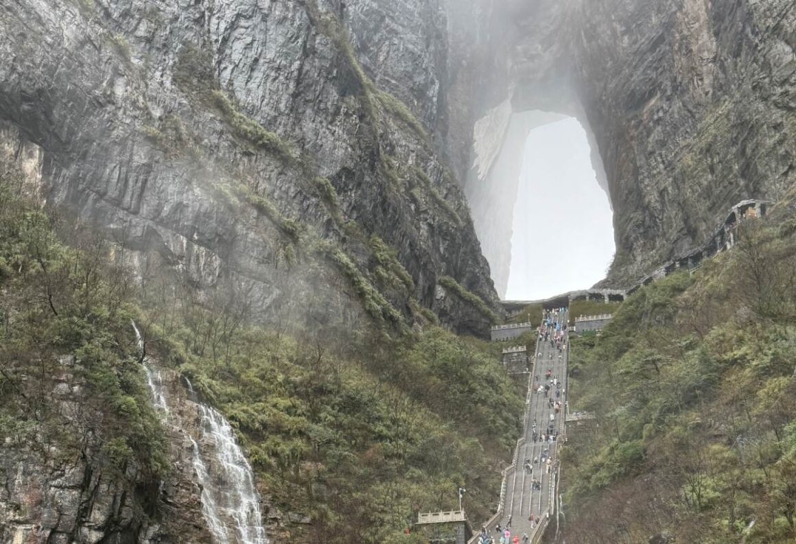 Treppe und Himmelstor am Tianmenshan, China
