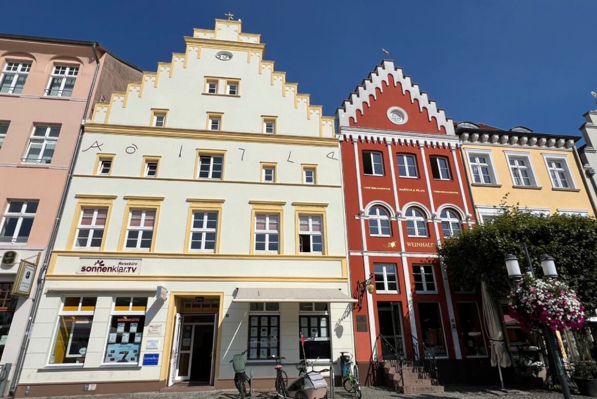 Hanseatische Giebelhäuser am Marktplatz Greifswald