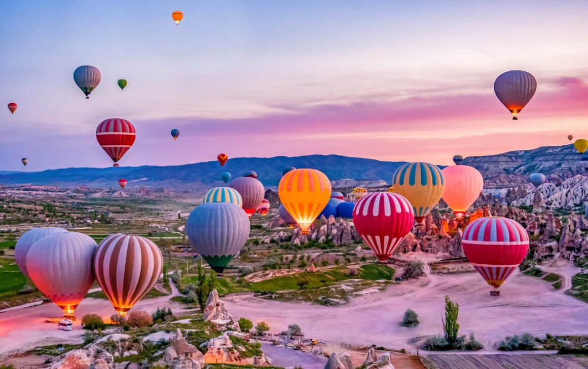 Heißluftballons im Tal von Kappadokien, Türkei