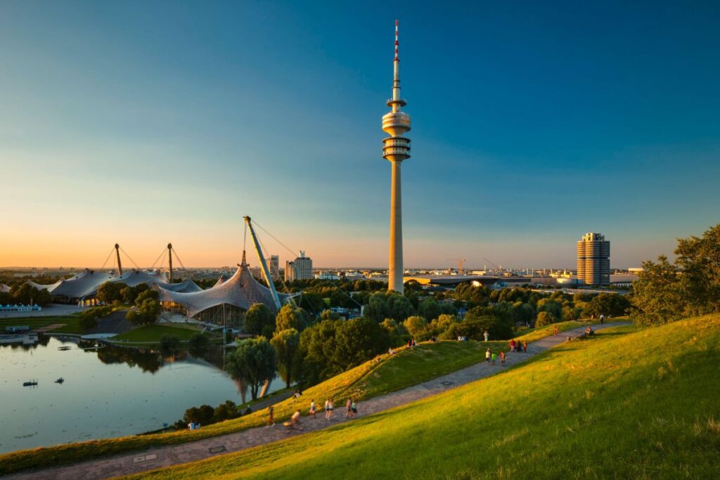 Olympiapark München bei Sonnenuntergang