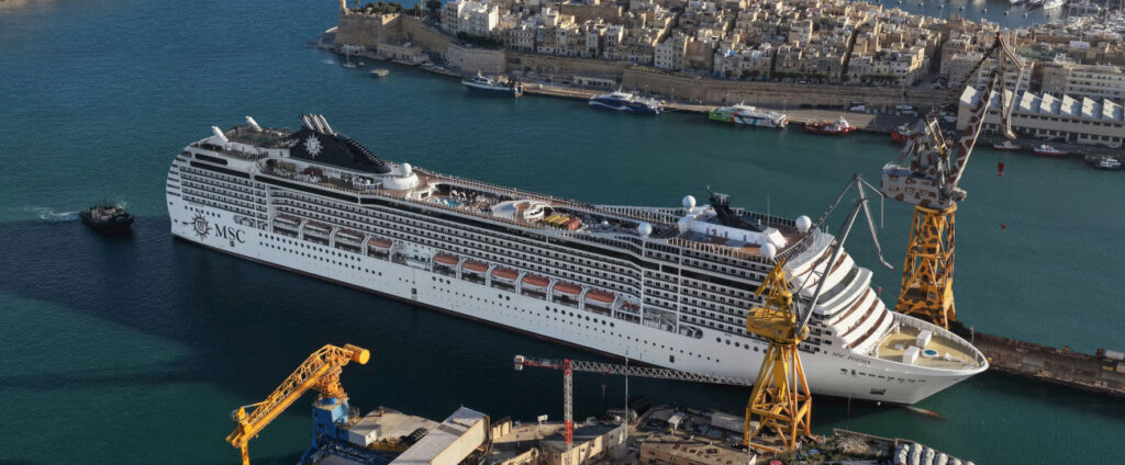 MSC Poesia: Modernisierung in Malta begonnen MSC Poesia Einfahrt Trockendock Malta