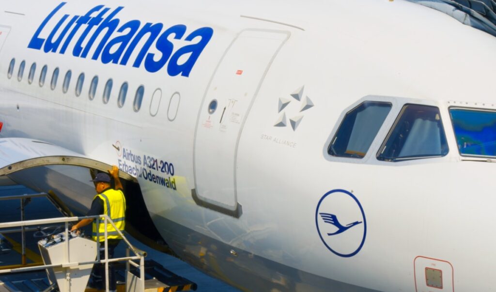 Lufthansa-Maschine beim Einladen
