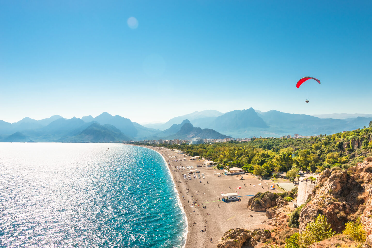 Neue Autobahn geplant: Schneller von Antalya nach Alanya Tuerkische Riviera Panorama Blick auf Strand