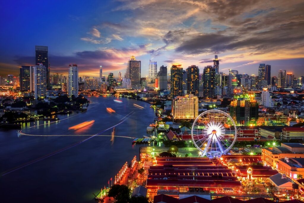 Bangkok plant neues Tourismusprojekt am Chao Phraya: Seilbahn soll Flussufer nachhaltig verbinden Bangkok bei Nacht
