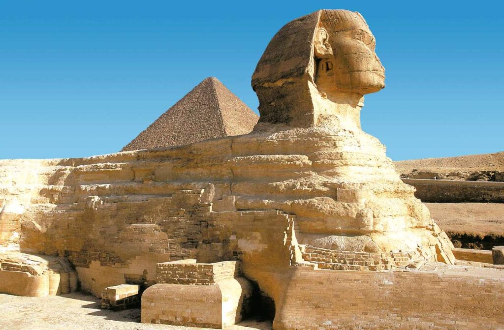 Ägypten führt digitales Visa-on-Arrival-System ein: Das ändert sich ab August 2026 für Urlauber Die Sphinx vor den Pyramiden in Ägypten