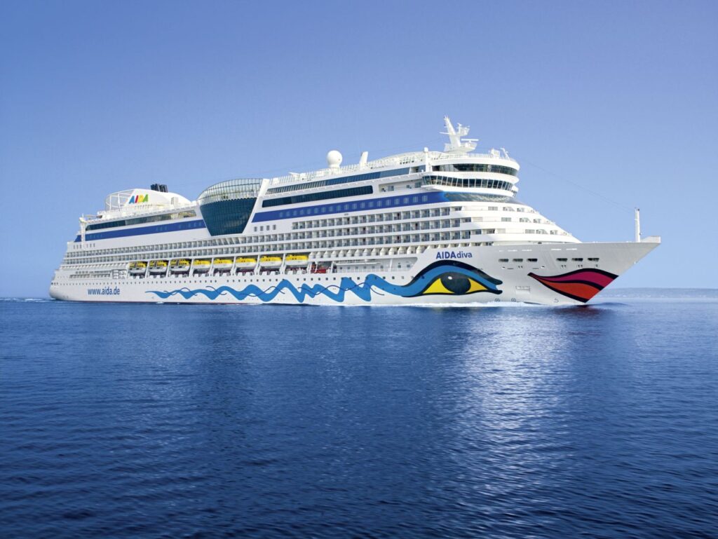 Reisepreisminderung für Kreuzfahrtgäste: FKK-Bereich bei AIDA sorgt für Rechtsstreit Das Kreuzfahrtschiff AIDAdiva gleitet ruhig über das Meer