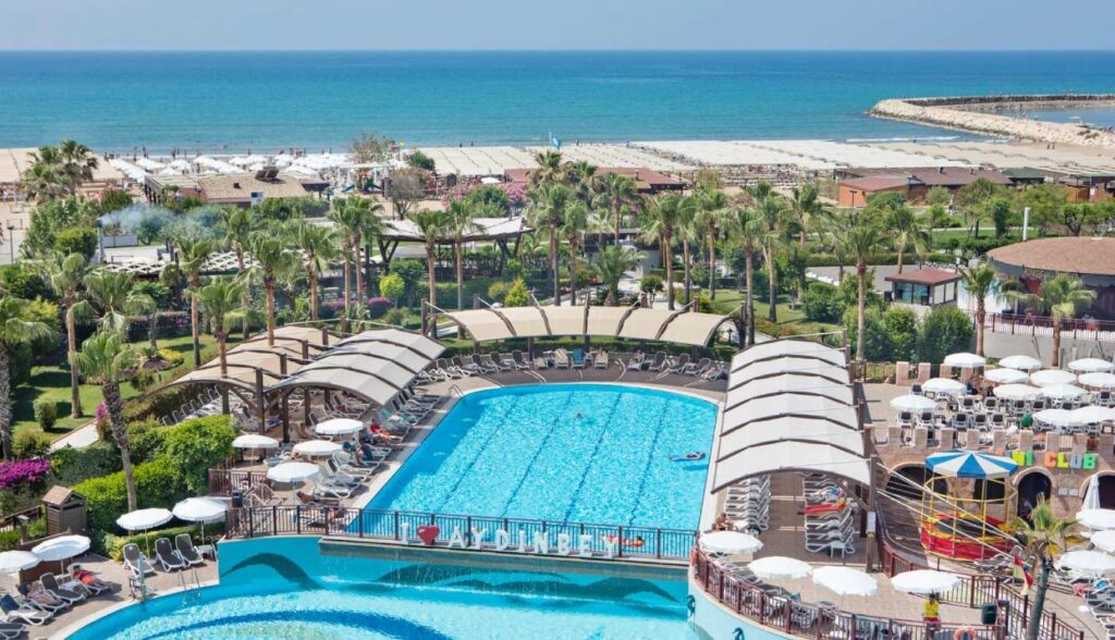Türkische Riviera ab 499 Euro im 5-Sterne Hotel mit 97% Weiterempfehlung für 8 Tage Aydinbey King's Palace & Spa bei Side: Blick auf Pools