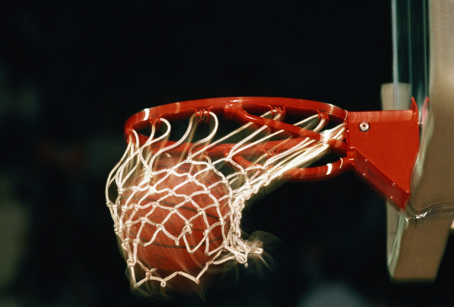 Basketballkorb mit Ball
