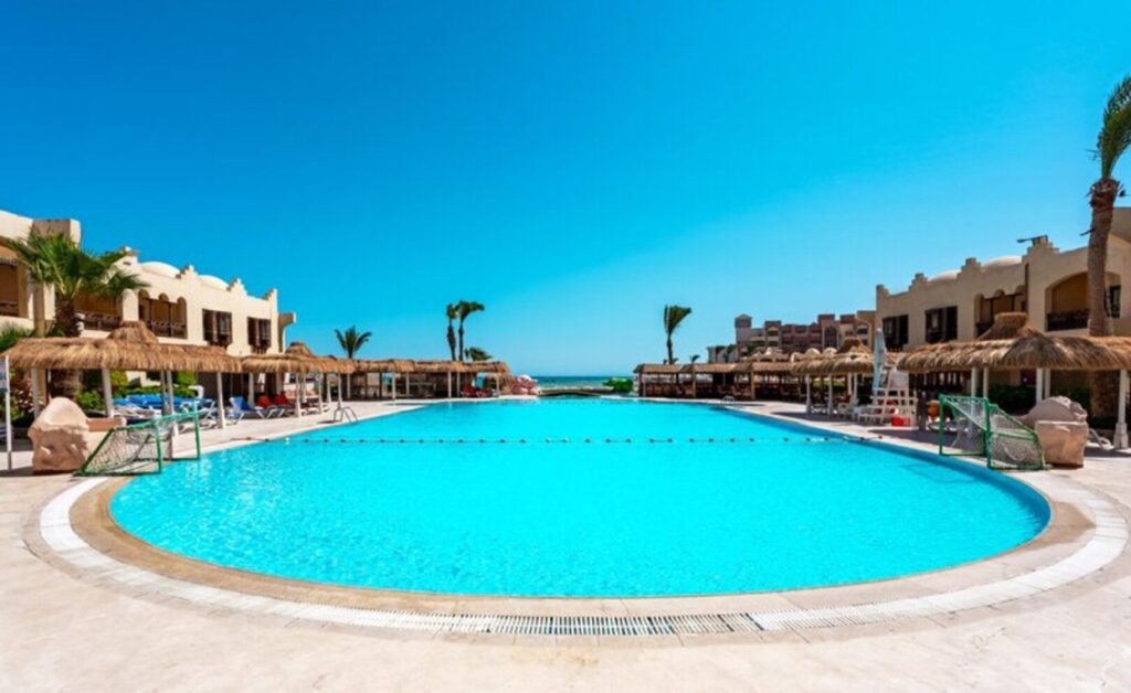 Badeurlaub in Ägypten ab 444 Euro: 4-Sterne-Hotel mit Privatbucht Pool im Sunny Days Palma De Mirette Resort & Spa, Hurghada
