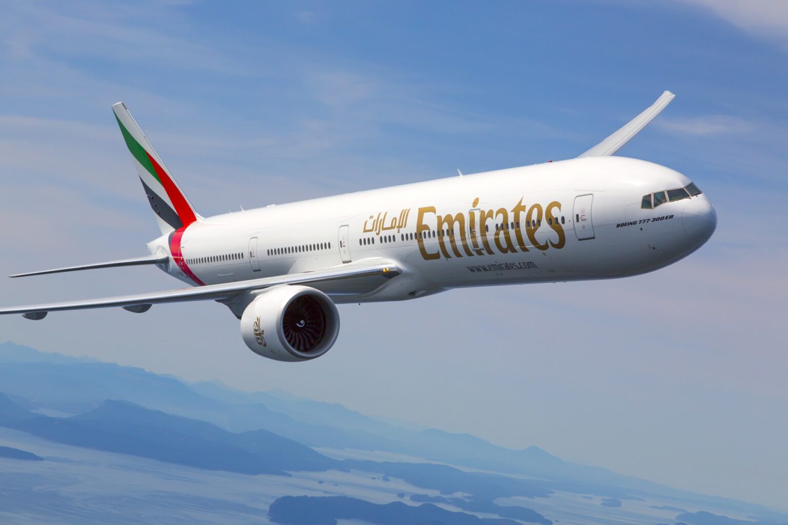 Emirates kommt nach Berlin: Was die neuen Flüge für Urlauber bedeuten Emirates Flugzeug
