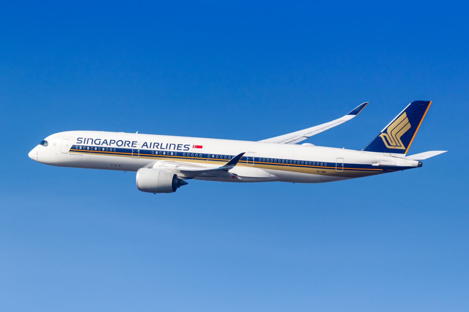 World Airline Awards 2026: Singapore Airlines ist der große Gewinner Ein Flugzeug mit der Lackierung von Singapore Airlines vor blauem Himmel