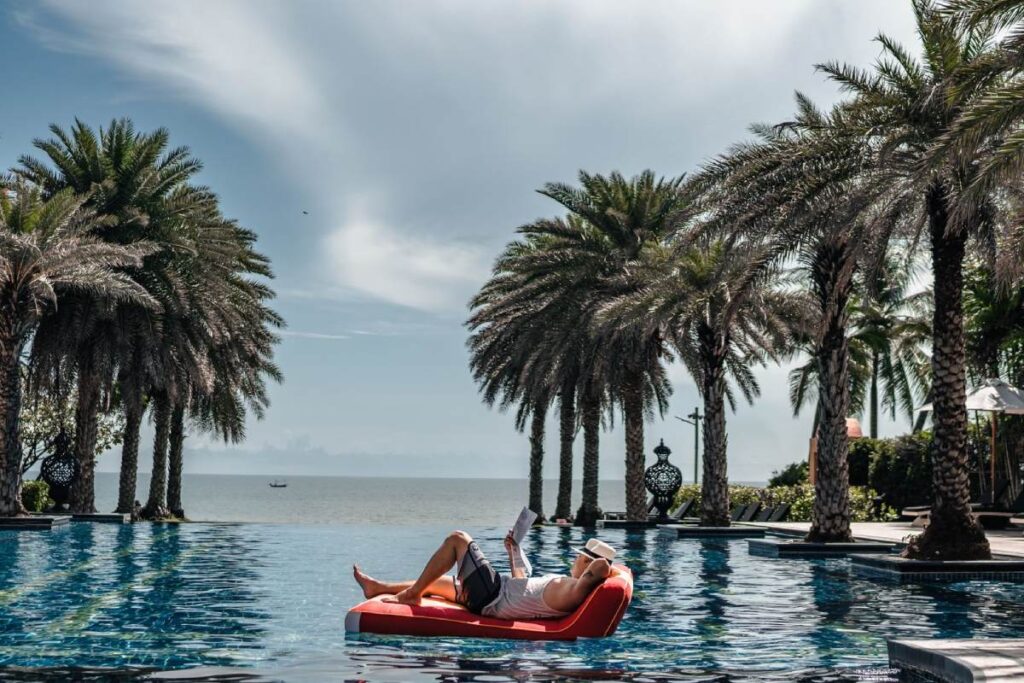 Infinity-Pool des Hotels Marrakesh Hua Hin Resort & Spa in Thailand