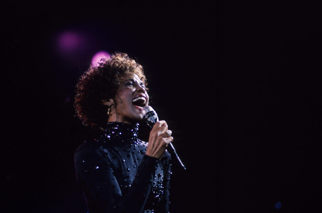 Whitney Houston auf hoher See: Norwegian Cruise Line bringt Legende zurück auf die Bühne Whitney Houston