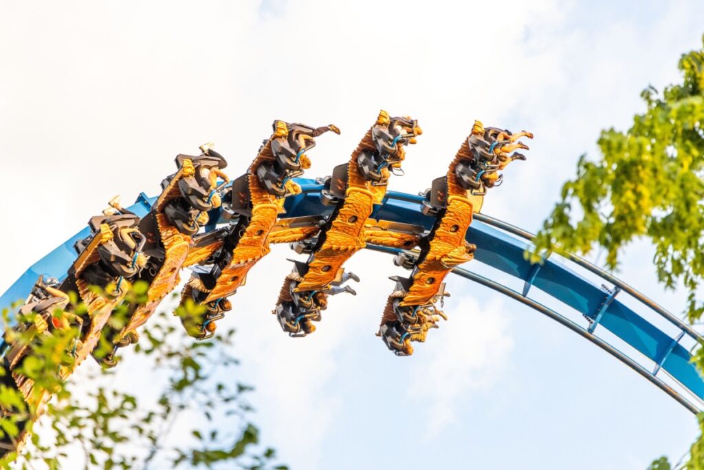 Freier Eintritt: Wann Sie den Freizeitpark Toverland kostenlos besuchen können Achterbahn während des Loopings