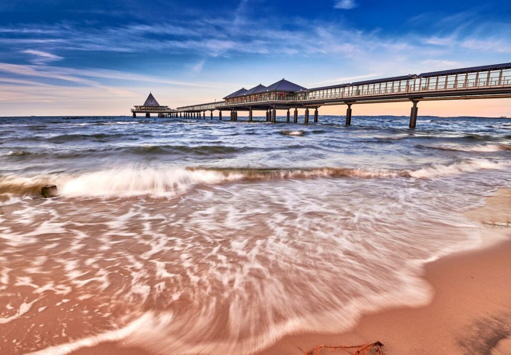 Badeverbot auf Usedom: Seeminen sorgen für Sperrzone an der Ostsee Strand und Seebrücke von Herbingsdorf auf Usedom